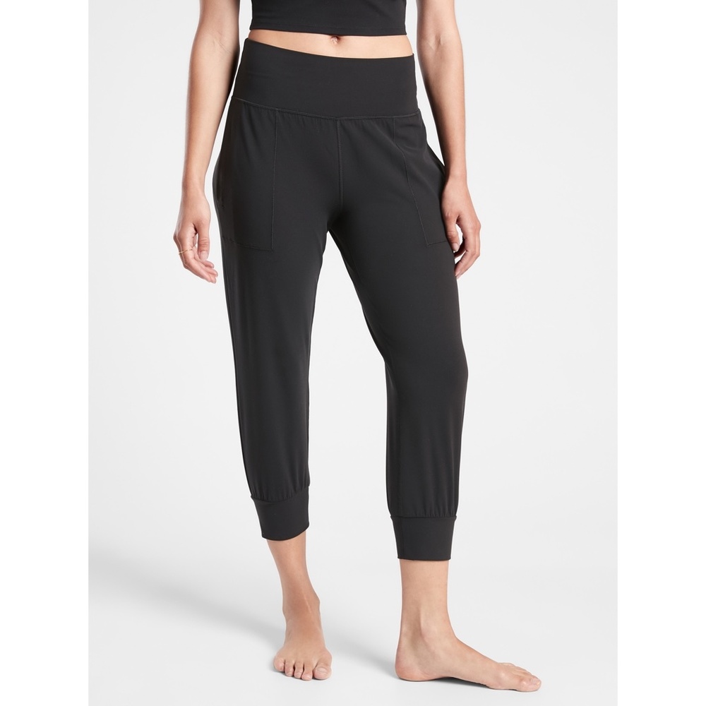 NWT Athleta Salutation Crop Jogger Pant Black